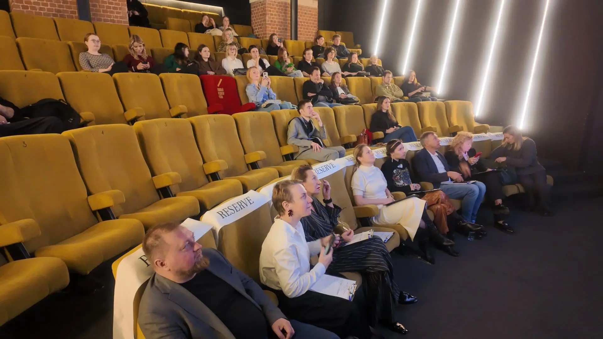 В рамках XV Московского международного кинофестиваля «Будем жить» прошёл Питчинг проектов Вселенной «Берлога»